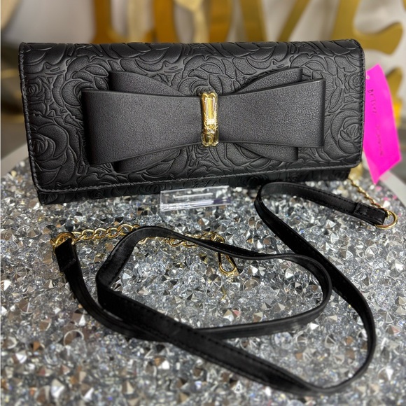 Betsey Johnson Handbags - Betsey Johnson bow crossbody clutch purse NWT